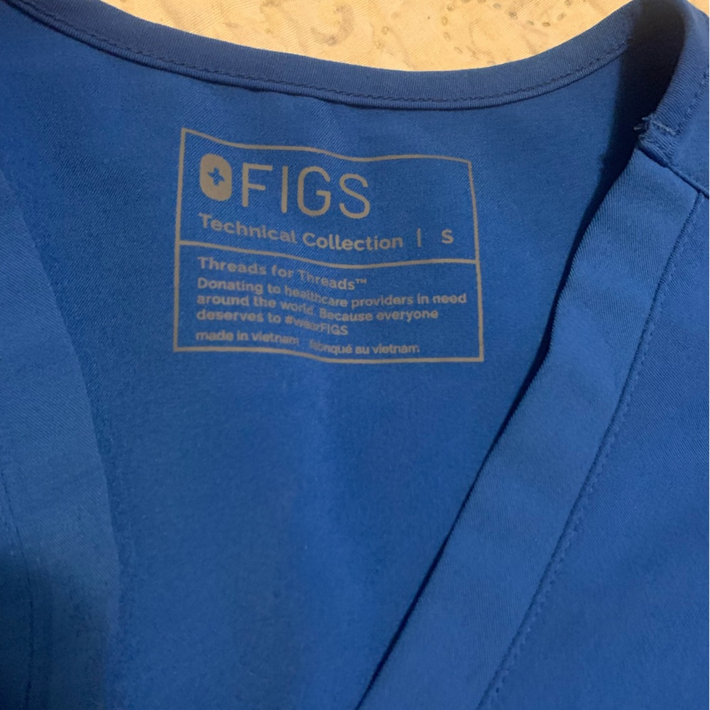 FIGS Scrub Set